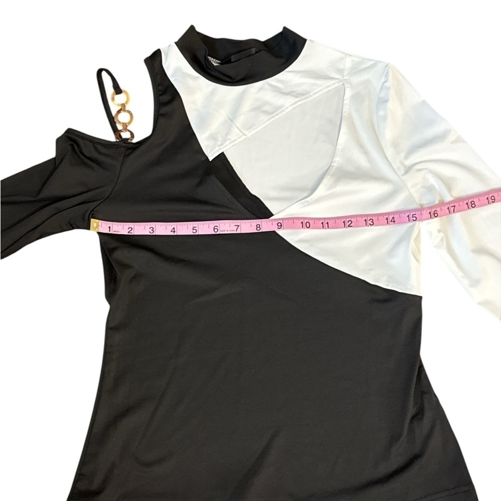 Chic Monochrome Cut-Out Blouse - Picture 5 of 8